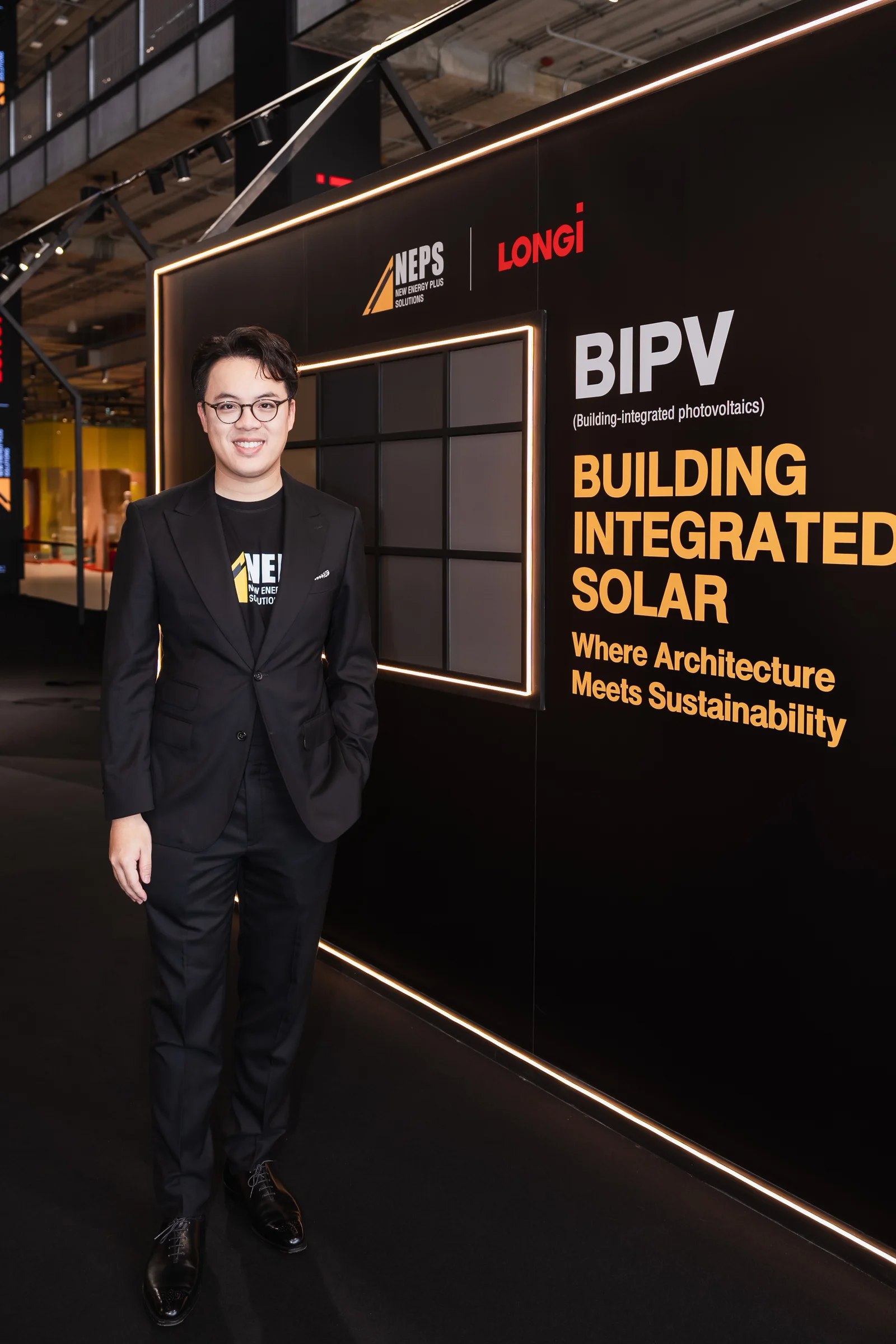 คุณตรีรัตน์ ศิริจันทโรภาส