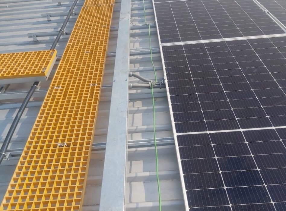 LINE_ALBUM_2722023 ความคืบหน้างาน solar ISUZU งามวงศ์วาน_230303_29